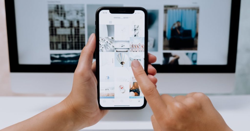 Terapeuta creando contenido para redes sociales